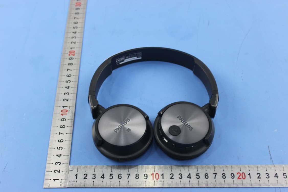 Bluetooth headphone - FCC ID 2AANUSHB3060 - Gibson Innovations Limited (4)