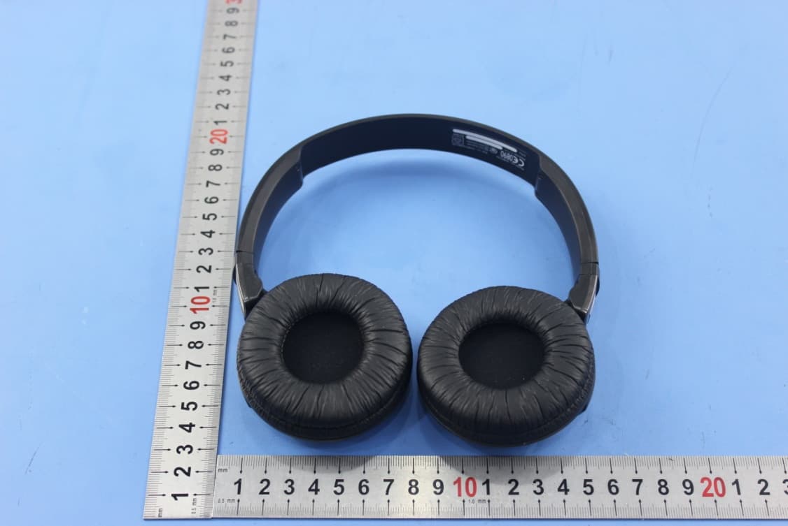Bluetooth headphone - FCC ID 2AANUSHB3060 - Gibson Innovations Limited