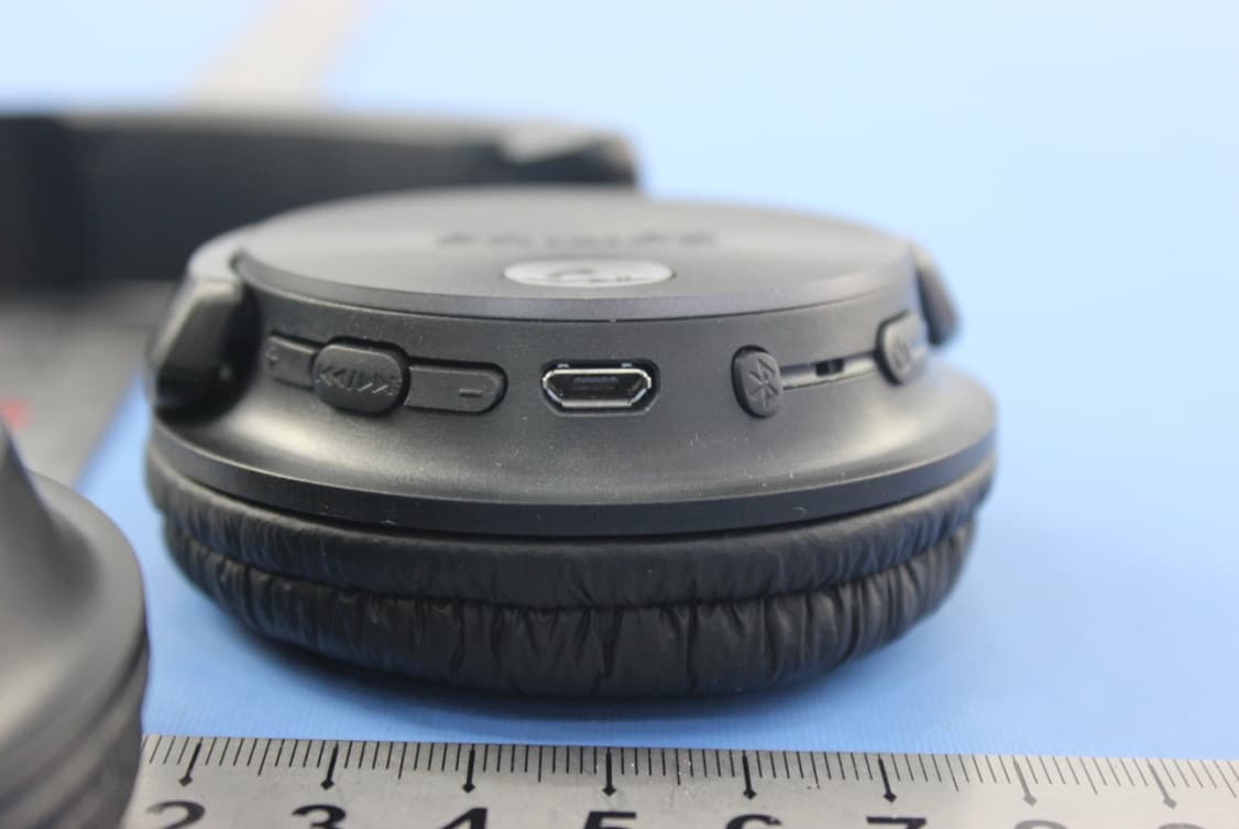 Bluetooth headphone - FCC ID 2AANUSHB3060 - Gibson Innovations Limited (5)