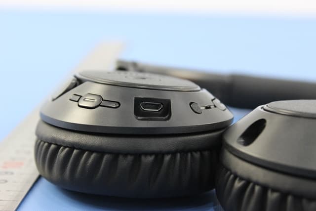 Bluetooth Headset - FCC ID 2AANUSHB7250 - Gibson Innovations Limited (5)