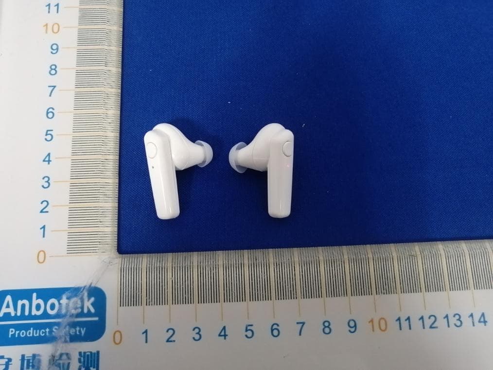 Wireless Earbuds & Charging Case - FCC ID 2AANZ-TWRC - DGL Group LTD.