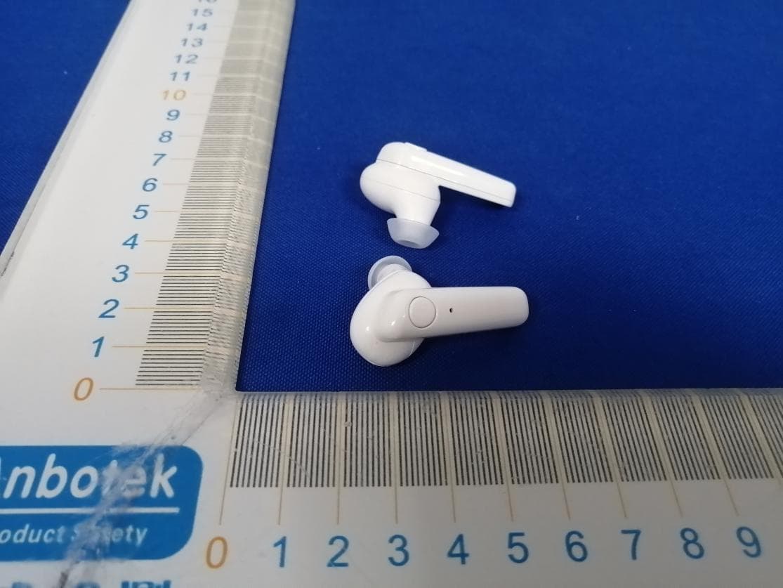 Wireless Earbuds & Charging Case - FCC ID 2AANZ-TWRC - DGL Group LTD. (3)