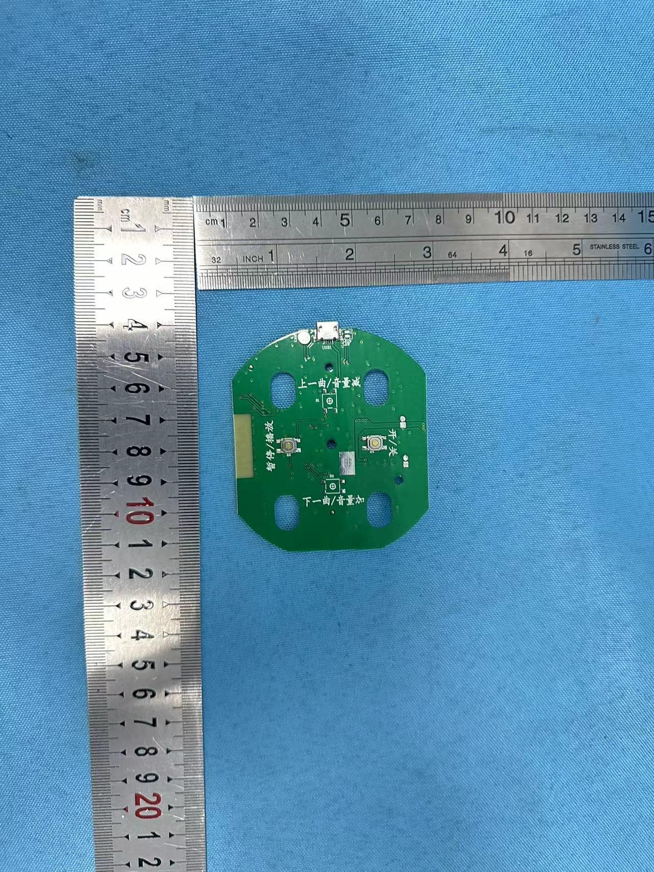 WIRELESS LED SPEAKER - FCC ID 2AANZFLED1 - DGL Group LTD. (2)