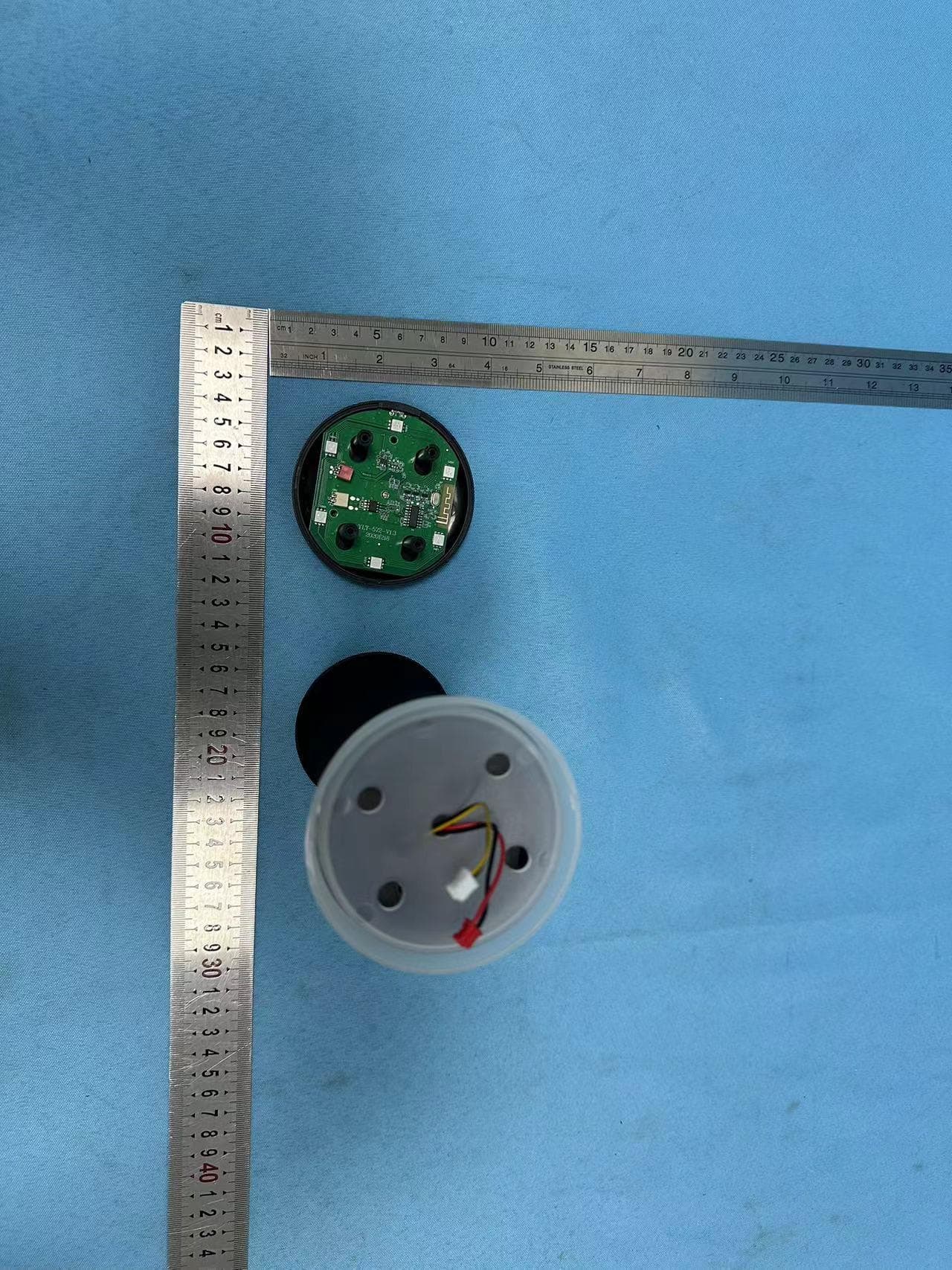 WIRELESS LED SPEAKER - FCC ID 2AANZFLED1 - DGL Group LTD. (3)