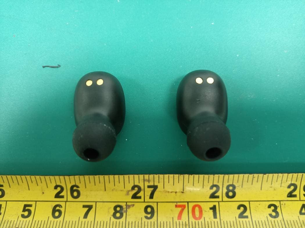 TWS EARBUDS WITH CHARGING CASE - FCC ID 2AANZSMTW - DGL Group LTD. (2)