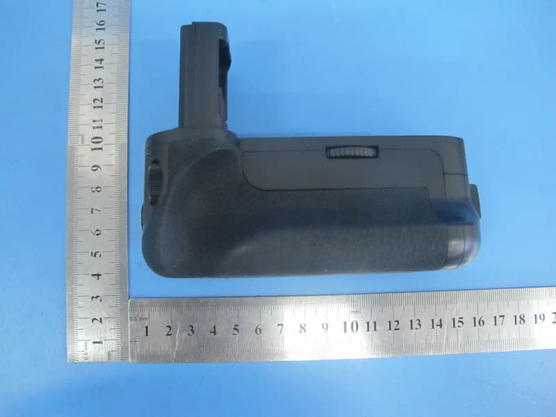 Battery grip - FCC ID 2AAPF-MKA7 - Hongkong Meike Digital Technology Co., LTD. (5)