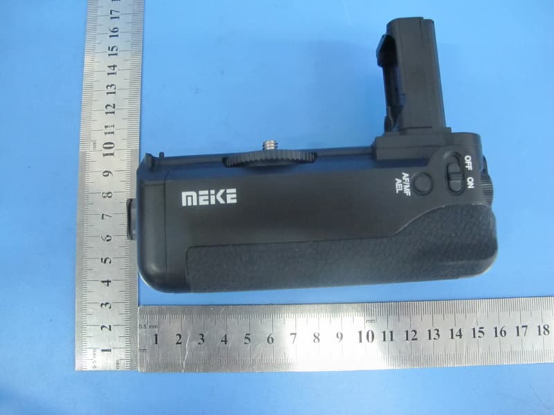 Battery grip - FCC ID 2AAPF-MKA7 - Hongkong Meike Digital Technology Co., LTD. (3)