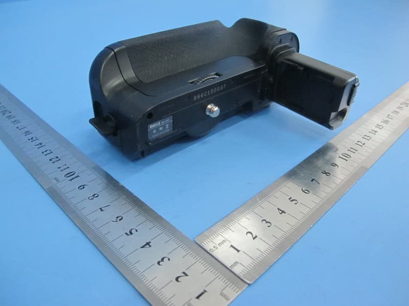 Battery grip - FCC ID 2AAPF-MKA7 - Hongkong Meike Digital Technology Co., LTD. (2)