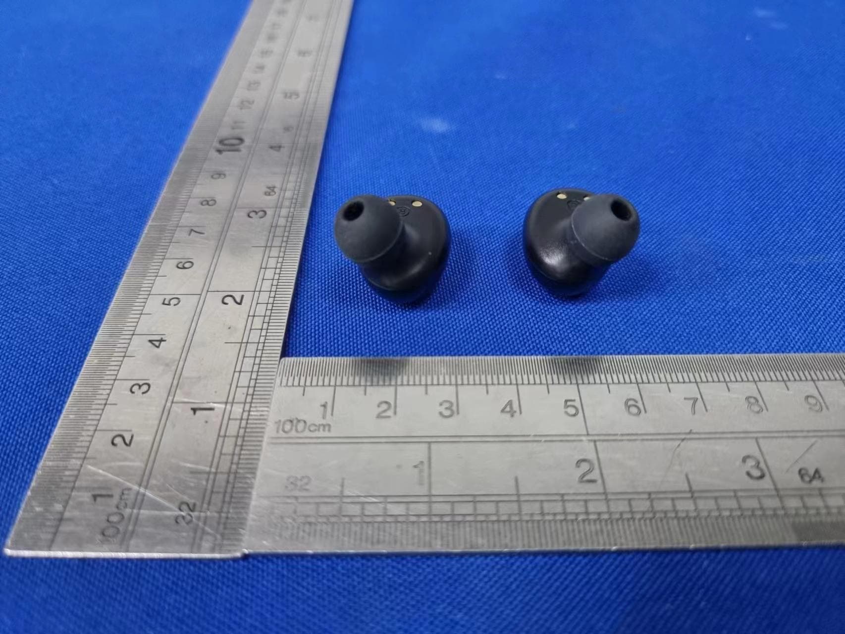 Ture Wireless Earphones with Display and Power bank - FCC ID 2AAPK-MA-3917 - Shenzhen Kingsun Enterprises Co., Ltd.