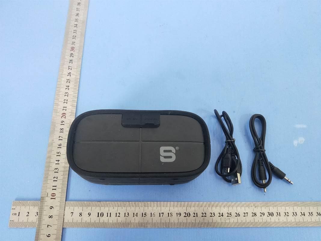 BLUETOOTH SPEAKER - FCC ID 2AAQFQ8 - China Electronics Shenzhen Company (3)