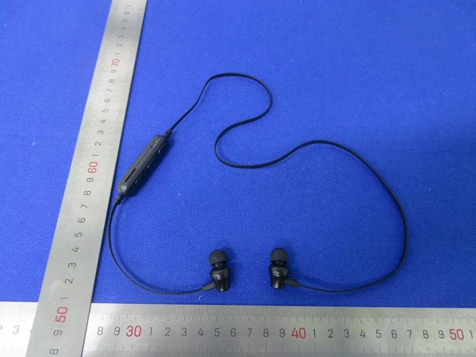 Wireless Earphones - FCC ID 2AAR2EE35762 - UP Global Sourcing UK Ltd. (2)