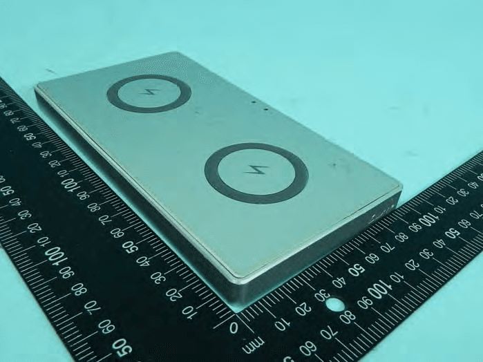 Dual Wireless Charging Station - FCC ID 2AAUCPOWPCPCT2SI00 - Thermaltake Technology Co., Ltd. (2)