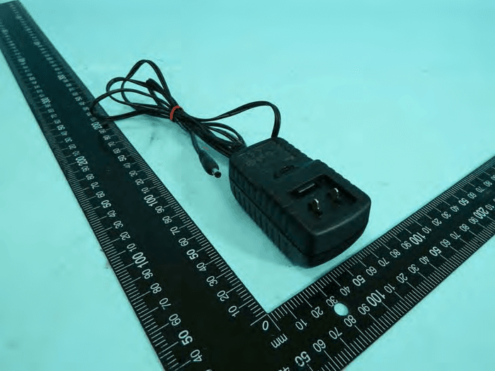 Dual Wireless Charging Station - FCC ID 2AAUCPOWPCPCT2SI00 - Thermaltake Technology Co., Ltd. (3)