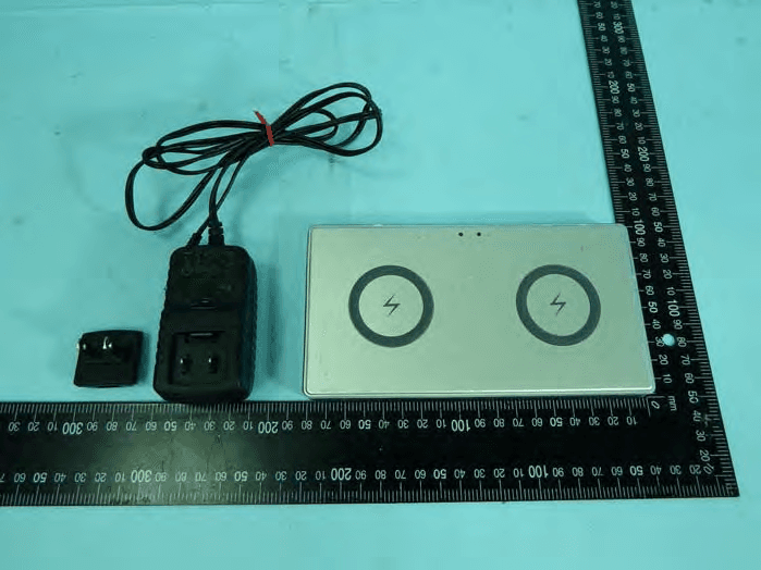 Dual Wireless Charging Station - FCC ID 2AAUCPOWPCPCT2SI00 - Thermaltake Technology Co., Ltd. (5)