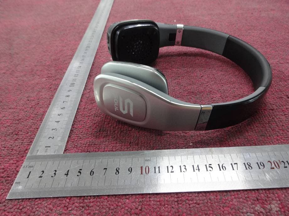 VOLT- Pro Hi-Definition Wireless On-Ear Headphone - FCC ID 2AAWESV3 - Soul Electronics Limited (4)