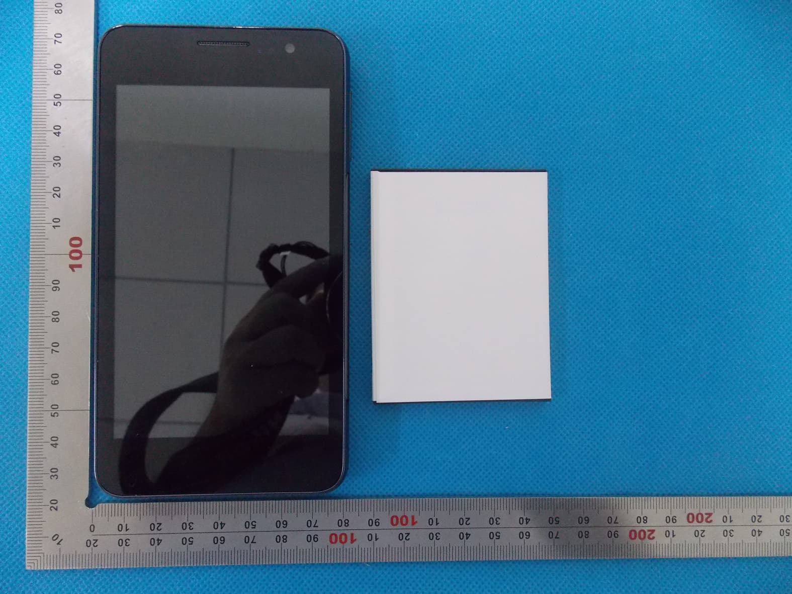 CDMA Smartphone - FCC ID 2AAYEWOW818 - MobilMax Technology Inc. (4)