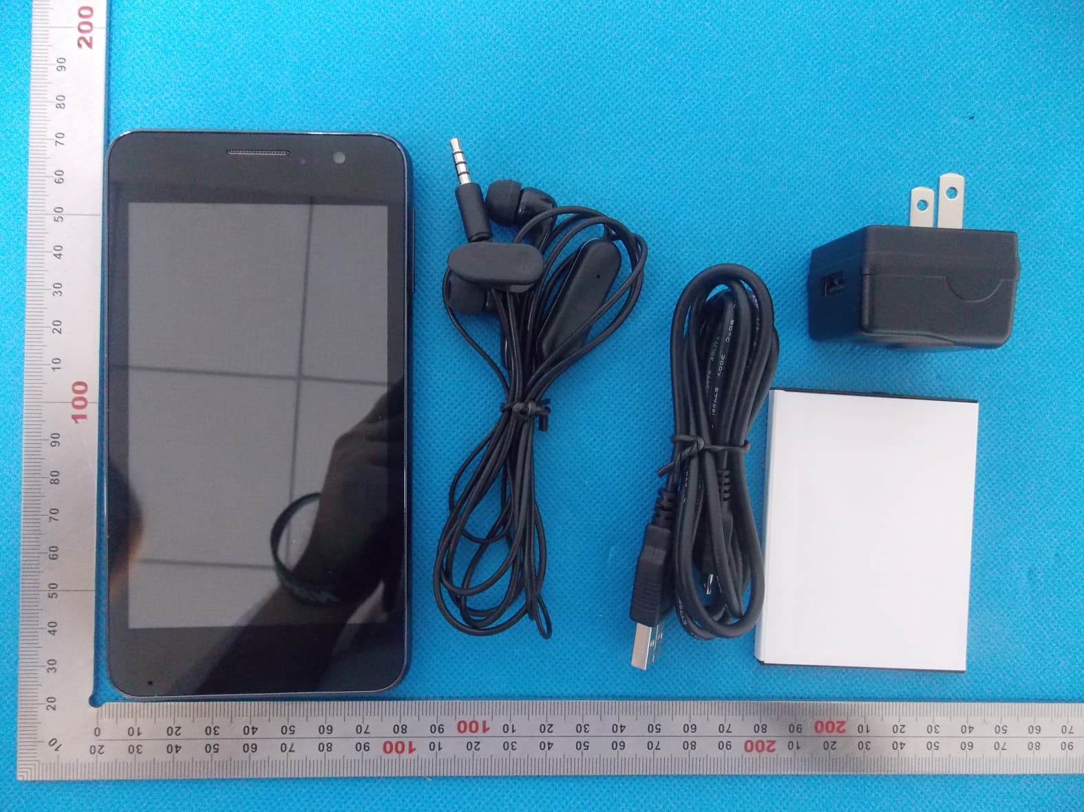 CDMA Smartphone - FCC ID 2AAYEWOW818 - MobilMax Technology Inc. (2)