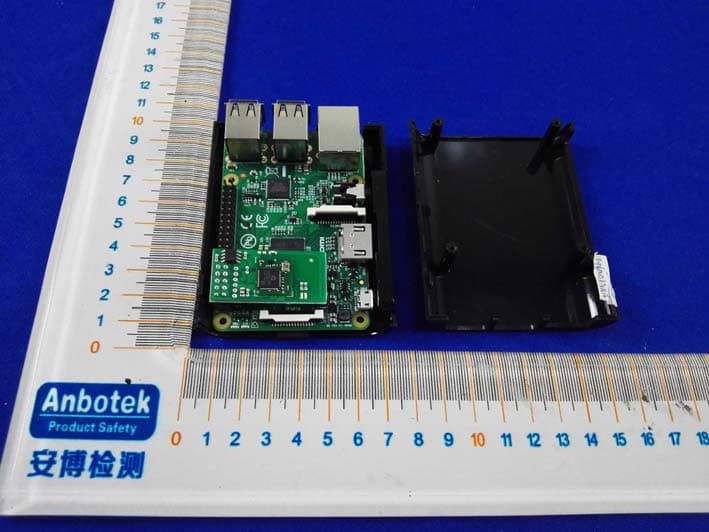 Z-Wave Transceiver daughterboard - FCC ID 2AAYU-ZMEURAZ - Z-Wave Europe GmbH (2)
