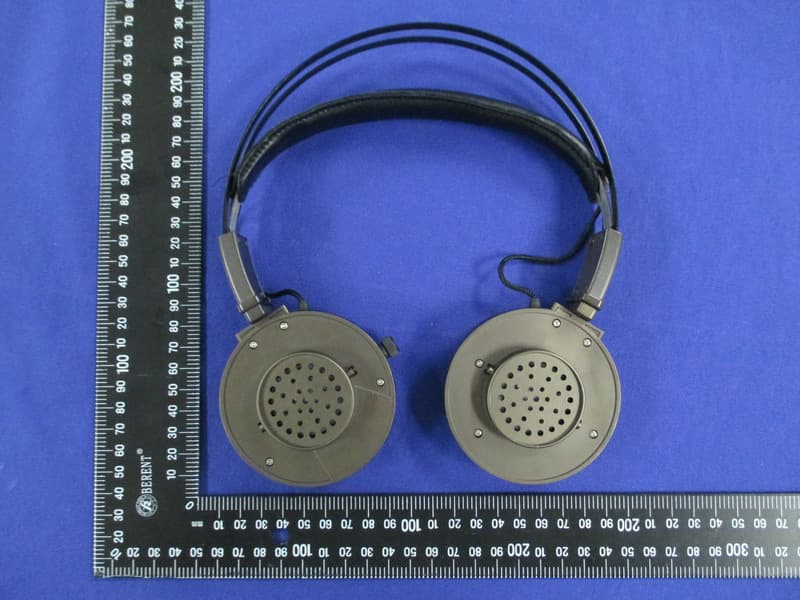 Wireless Headphone - FCC ID 2AAZ3-20130913001 - 3IOS PTE LTD