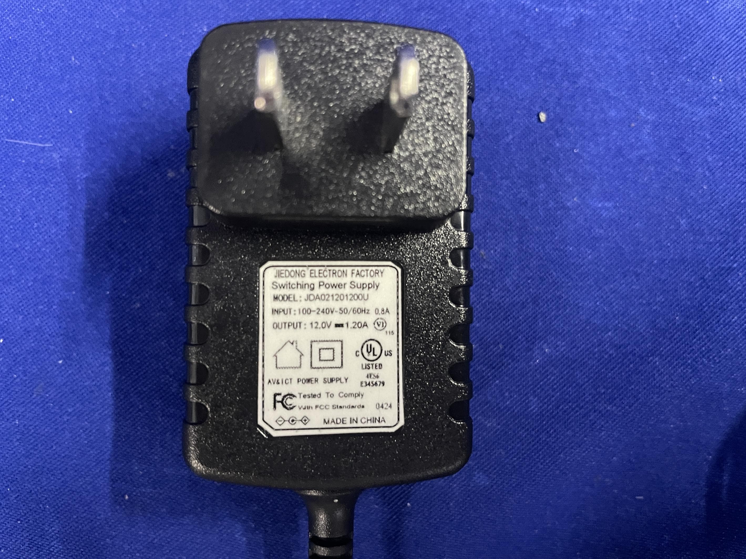 9 INCH PORTABLE SWIVEL TV/DVD PLAYER COMBO - FCC ID 2AB4K363901TV - MET INDUSTRIAL LTD