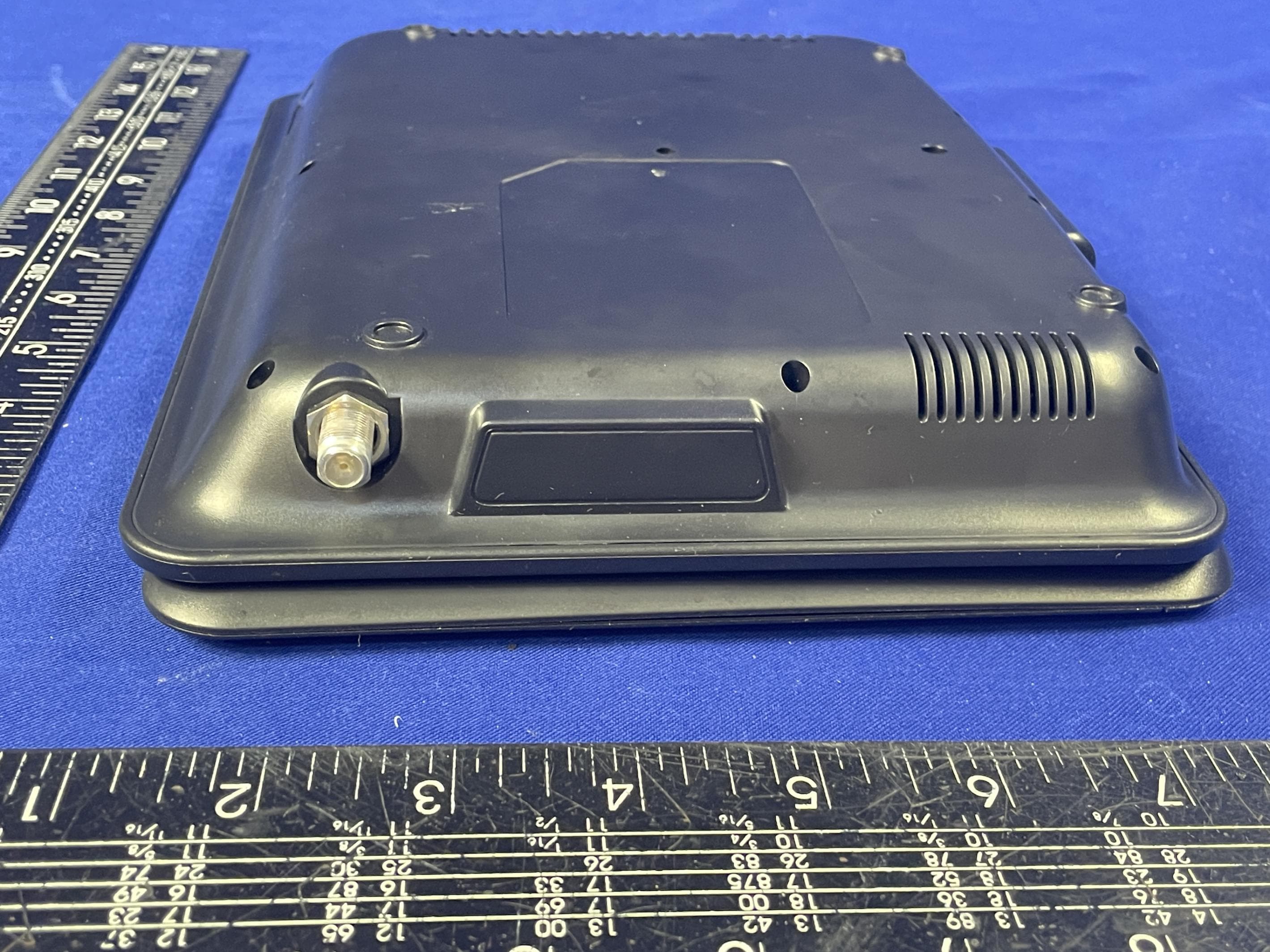 9 INCH PORTABLE SWIVEL TV/DVD PLAYER COMBO - FCC ID 2AB4K363901TV - MET INDUSTRIAL LTD (4)