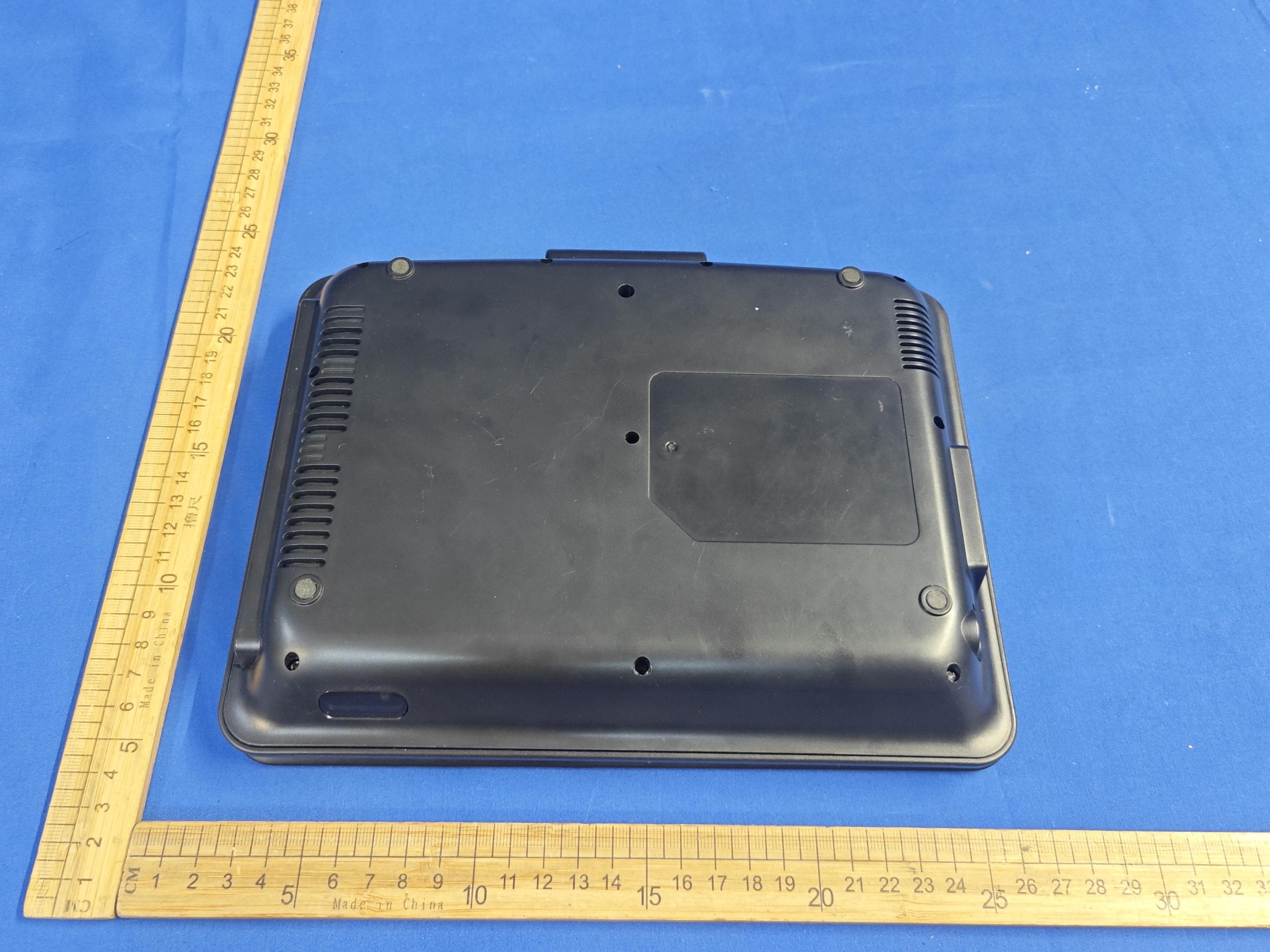 9 Inches Portable DVD Player with bluetooth headphones - FCC ID 2AB4K365901BT - MET INDUSTRIAL LTD (4)