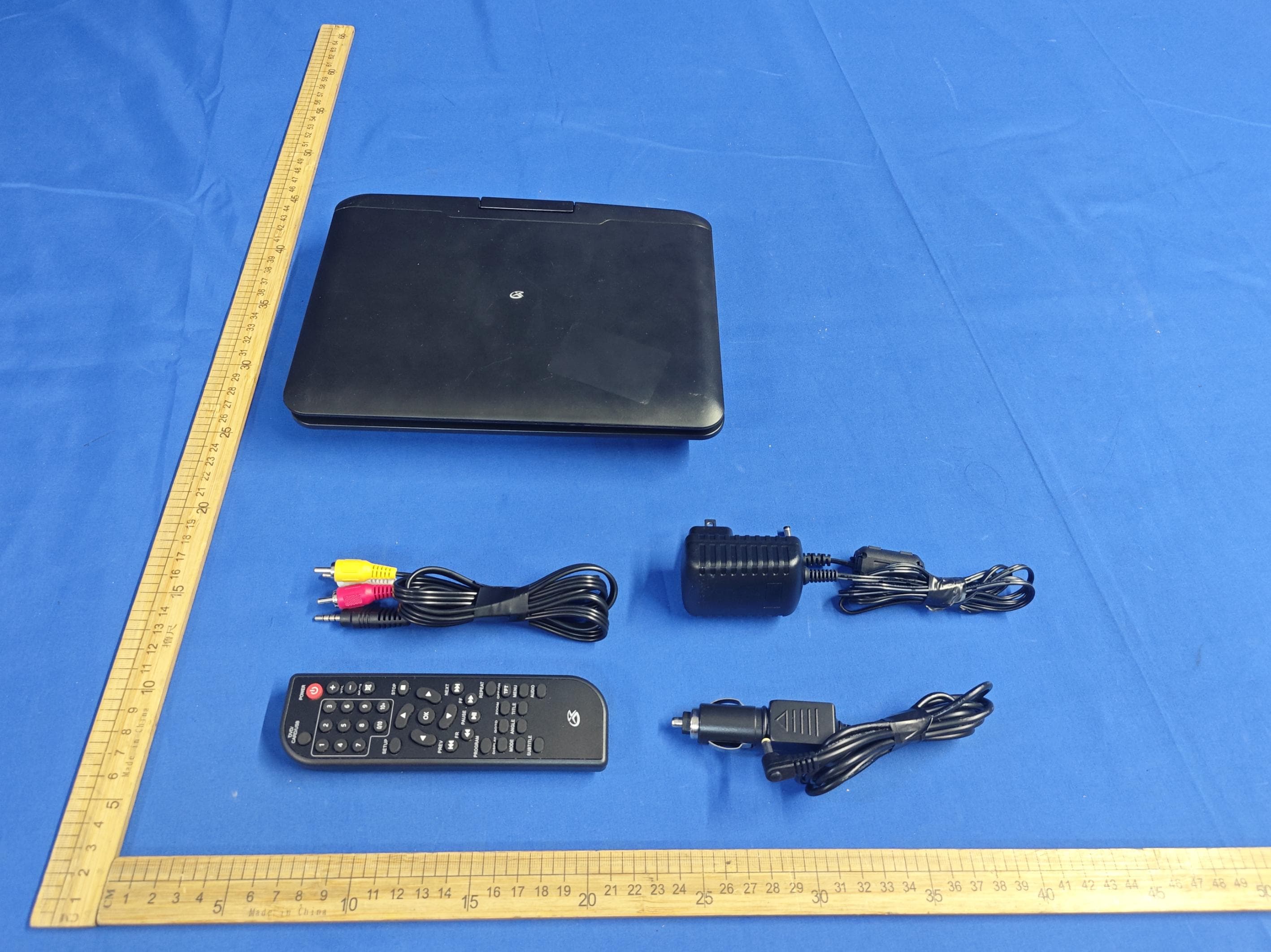 9 Inches Portable DVD Player with bluetooth headphones - FCC ID 2AB4K365901BT - MET INDUSTRIAL LTD (2)