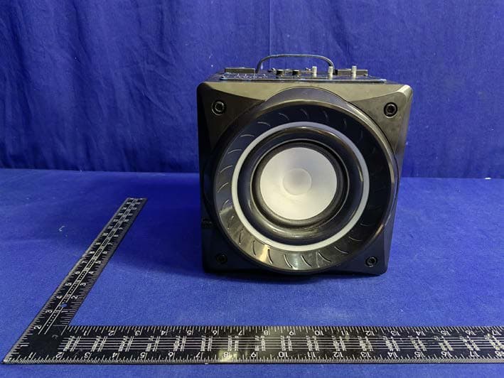 Bluetooth Speaker with Microphone and stand - FCC ID 2AB4KMETYH1340 - MET INDUSTRIAL LTD (2)