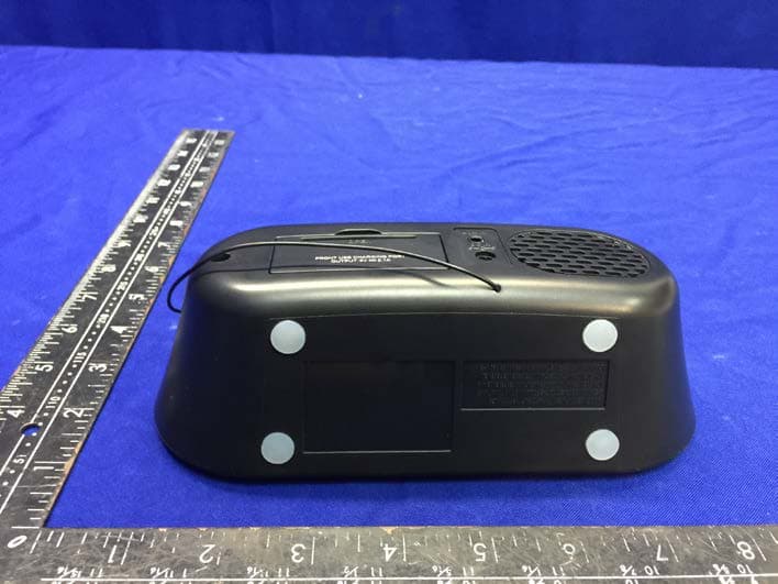 PLL AM/FM DUAL ALARM CLOCK RADIO WITH BLUETOOTH AND USB CHARGING PORT - FCC ID 2AB4KMETYH8106 - MET INDUSTRIAL LTD (5)