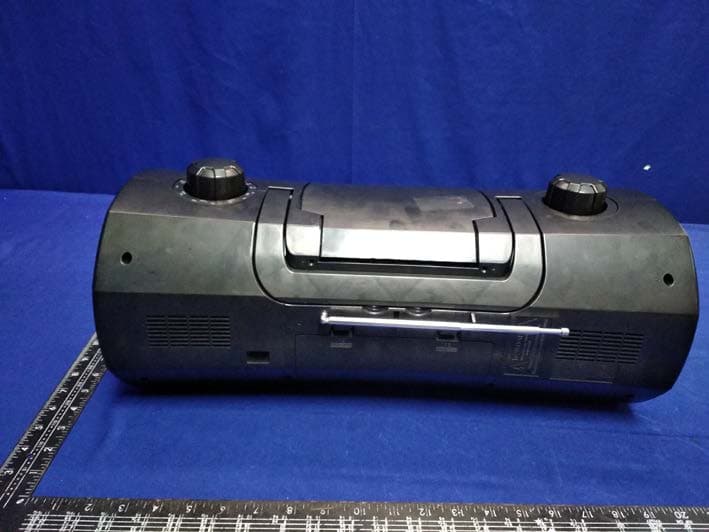 BLUETOOTH PORTABLE CD BOOMBOX WITH AM/FM RADIO - FCC ID 2AB4KMETYH8112 - MET INDUSTRIAL LTD (3)