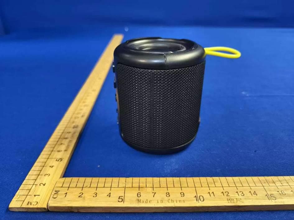 SMALL RUBBER FINISH BLUETOOTH SPEAKER WITH CLOTH TRIM-FM RADIO - FCC ID 2AB4KMTYH8129 - MET INDUSTRIAL LTD (2)