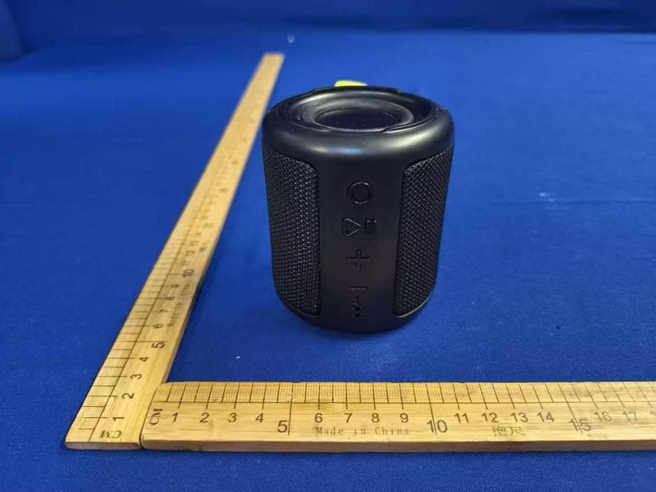 SMALL RUBBER FINISH BLUETOOTH SPEAKER WITH CLOTH TRIM-FM RADIO - FCC ID 2AB4KMTYH8129 - MET INDUSTRIAL LTD (4)