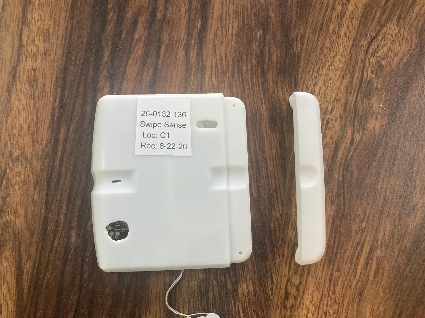 Location sensor for BLE and 2.4 GHz Thread network - FCC ID 2AB5RHUB522 - SwipeSense