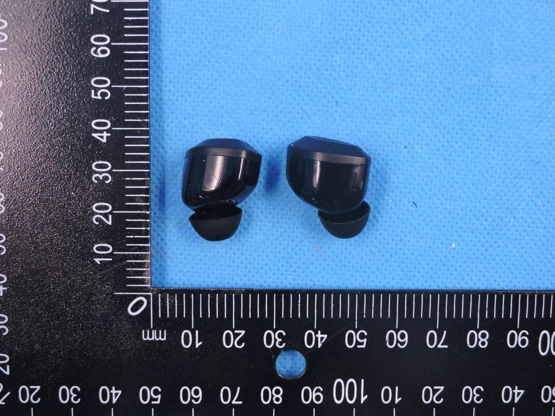 TWS BLUETOOTH EARBUDS - FCC ID 2AB5T-APEX - Shenzhen MeiDong Acoustics Co., LTD (2)