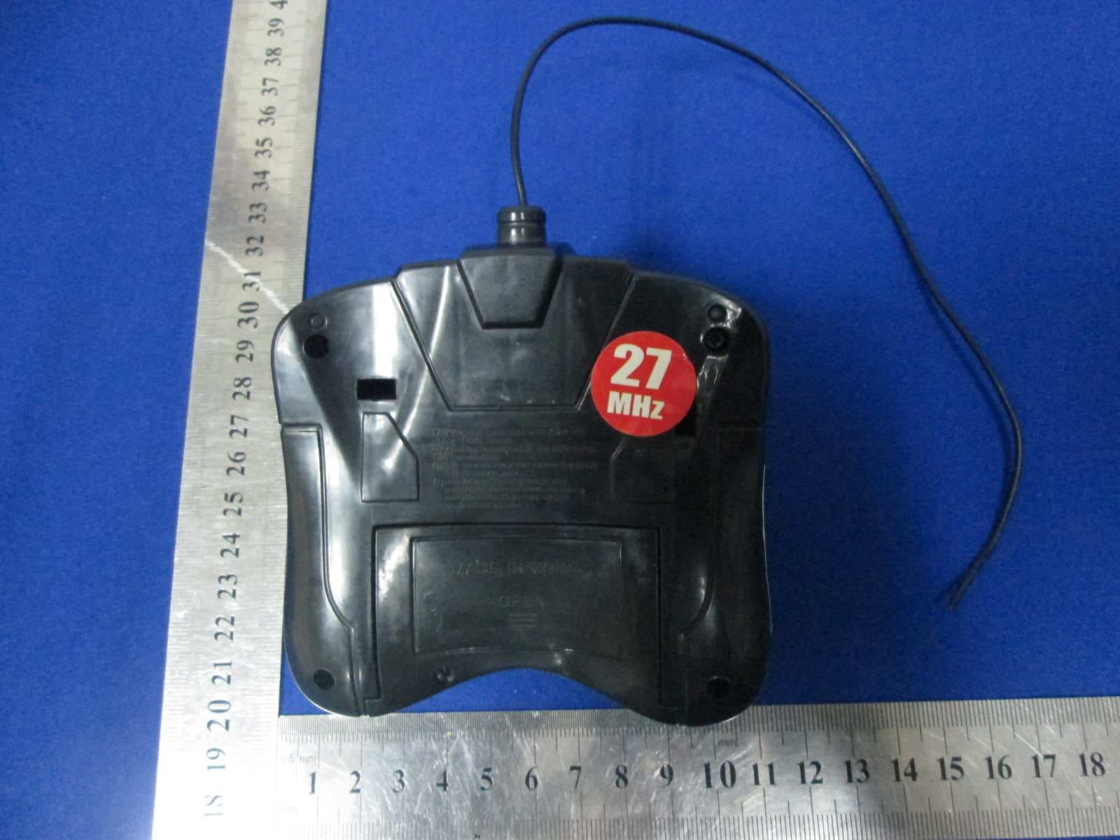 27 MHz Radio Control Car - Transmitter (controller) - FCC ID 2AB69-27MHZT - Playday Manufacturers Group Ltd (5)