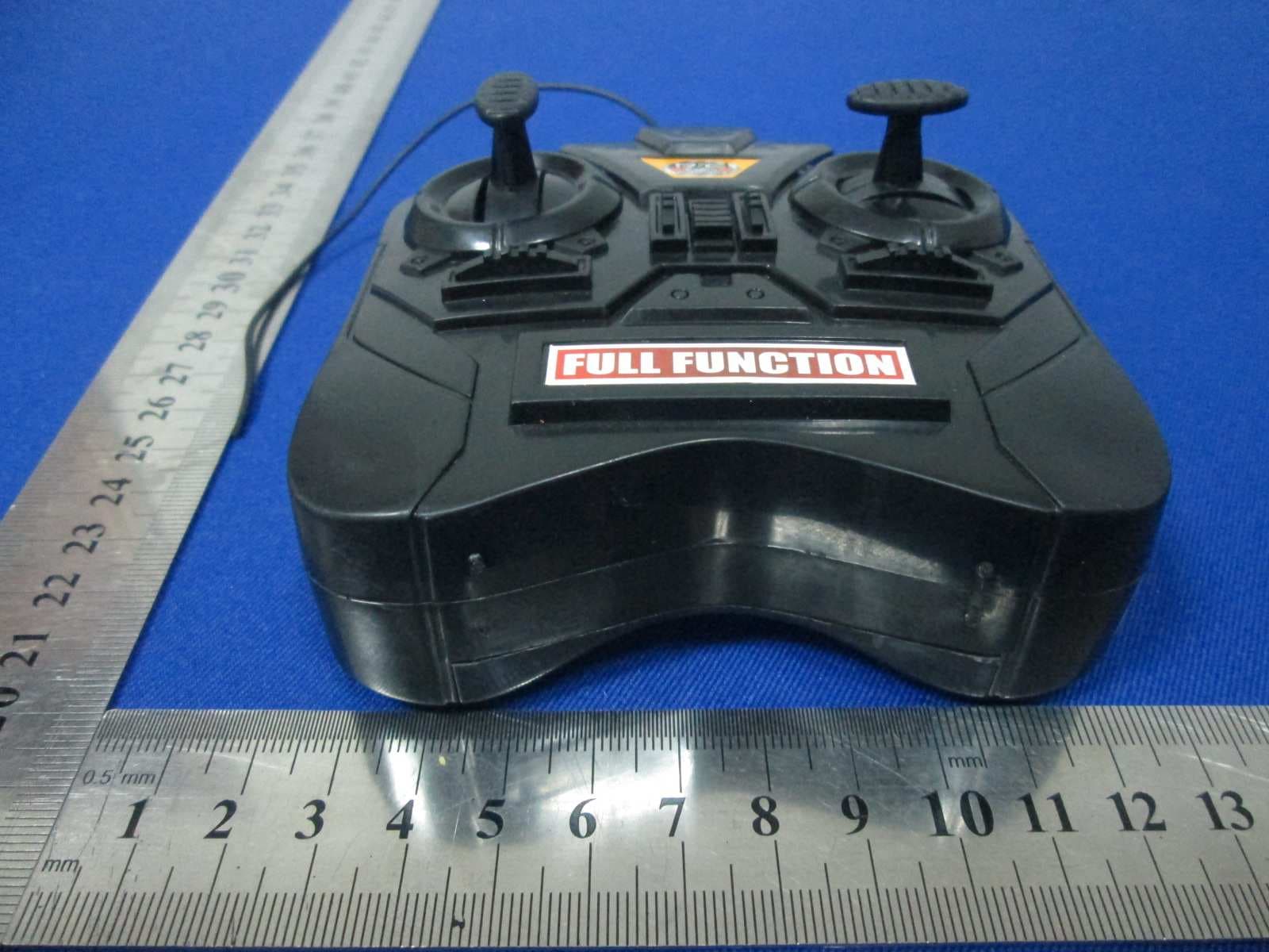 27 MHz Radio Control Car - Transmitter (controller) - FCC ID 2AB69-27MHZT - Playday Manufacturers Group Ltd (2)