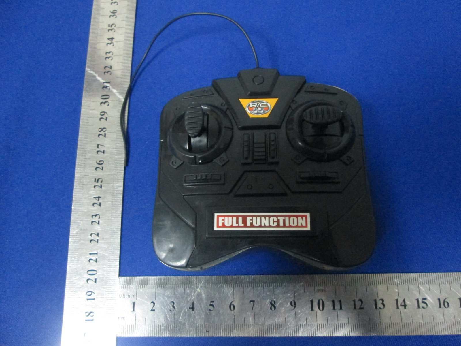 49 MHZ Radio Control Car - Transmitter (controller) - FCC ID 2AB69-49MHZT - Playday Manufacturers Group Ltd (4)