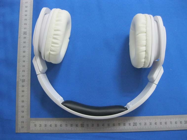 Bluetooth Stereo Headset - FCC ID 2ABDCBH-06 - BRIGHT DRAGON TECHNOLOGY LIMITED (2)