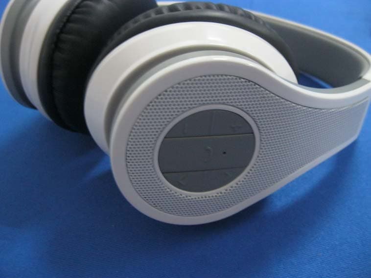 Bluetooth Stereo Headset with NFC - FCC ID 2ABDCBH-07 - BRIGHT DRAGON TECHNOLOGY LIMITED (4)