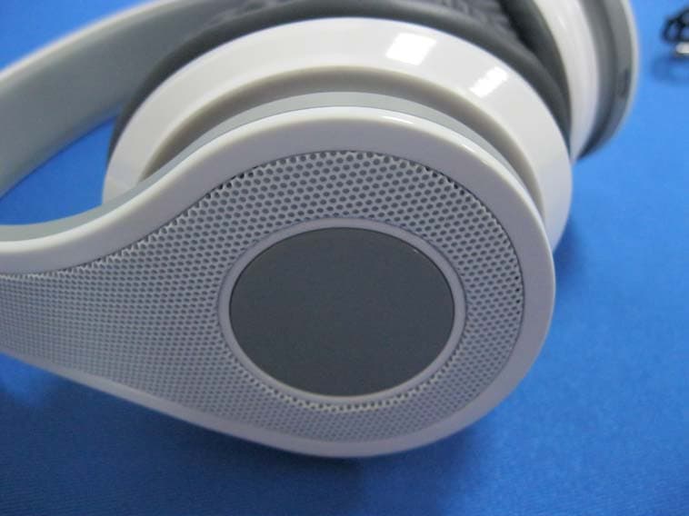 Bluetooth Stereo Headset with NFC - FCC ID 2ABDCBH-07 - BRIGHT DRAGON TECHNOLOGY LIMITED (2)