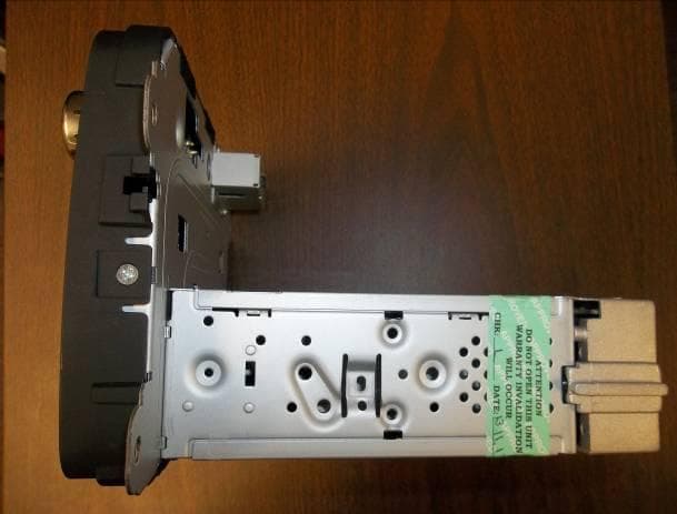 car stereo with BT radio - FCC ID 2ABGYBTD33-CLARION - Electronica Clarion S.A. de C.V. (3)
