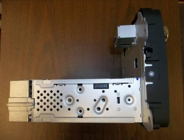 car stereo with BT radio - FCC ID 2ABGYBTD33-CLARION - Electronica Clarion S.A. de C.V. (4)