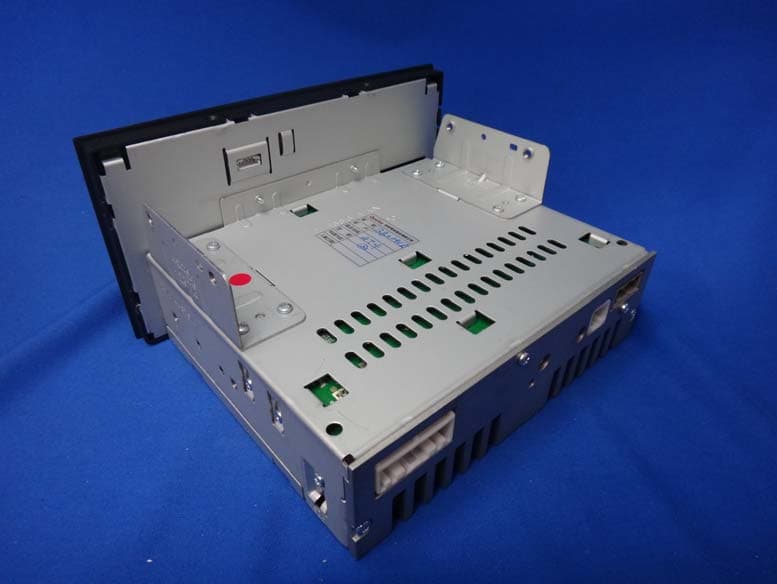 Car Radio with Bluetooth - FCC ID 2ABGYBTS33-CLARION - Electronica Clarion S.A. de C.V. (4)