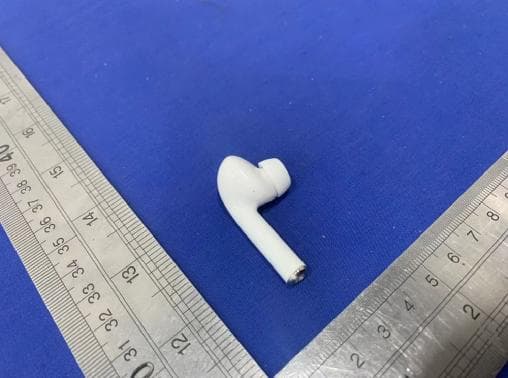 Bluetooth earbuds with charging case - FCC ID 2ABHA0087 - NINGBO CSTAR IMP&EXP CO., LTD (2)