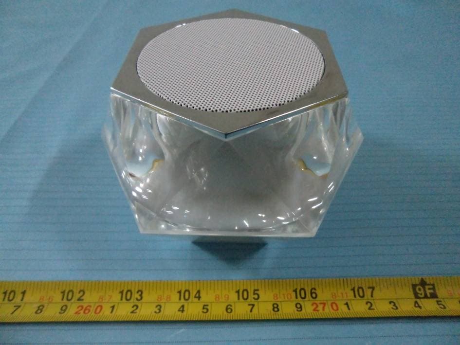 Crystal Bluetooth Speaker - FCC ID 2ABPR110210MCOMBO - Sound Crush Company Limited (5)
