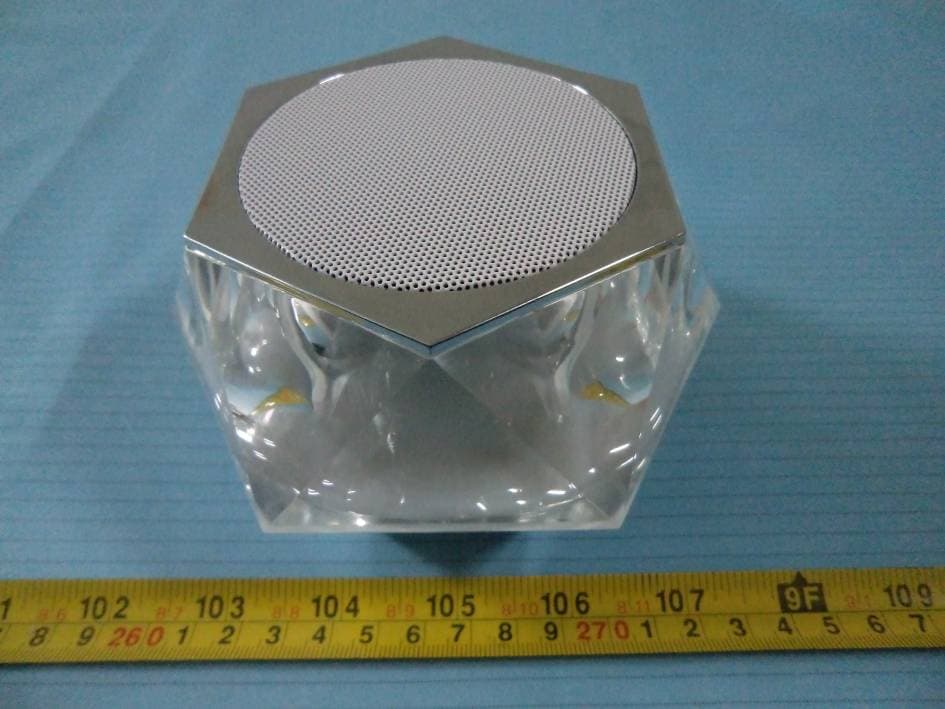 Crystal Bluetooth Speaker - FCC ID 2ABPR110210MCOMBO - Sound Crush Company Limited (4)