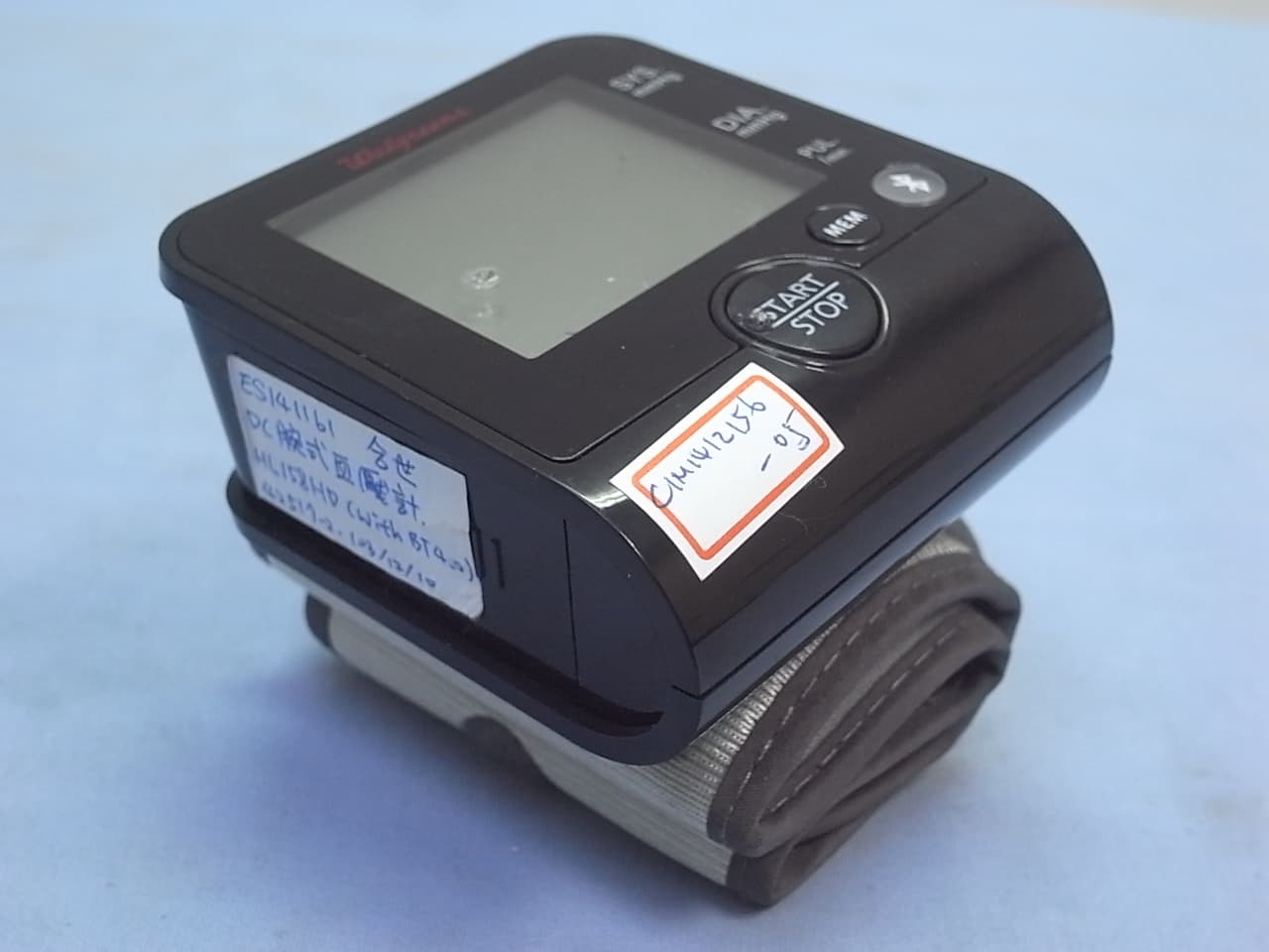 Automatic Wrist Blood Pressure Monitor - FCC ID 2ABTAHNL15HD - Health & Life Co., Ltd. (2)