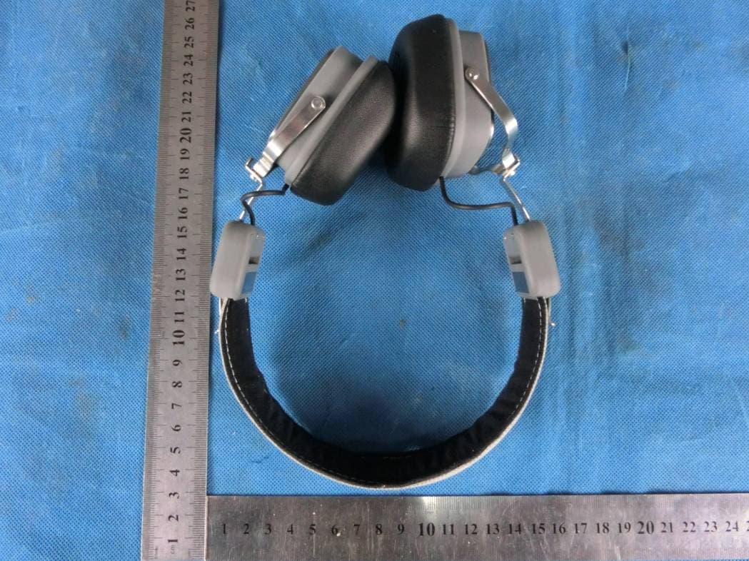 Bluetooth Headphone - FCC ID 2ABX4BH-01 - Blueman Technology Co., Ltd