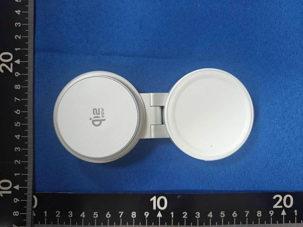 Qi2 25W 4-in-1 Suction Charging Stand - FCC ID 2ABY9MAG-4NANO - Adam Elements International Co., LTD.