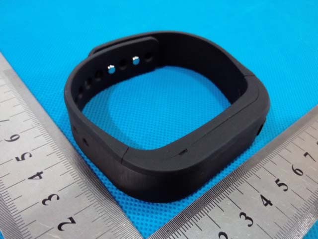 Wireless activity tracker - FCC ID 2AC2H-13V2S - Guangzhou Advansolution Corp. (3)